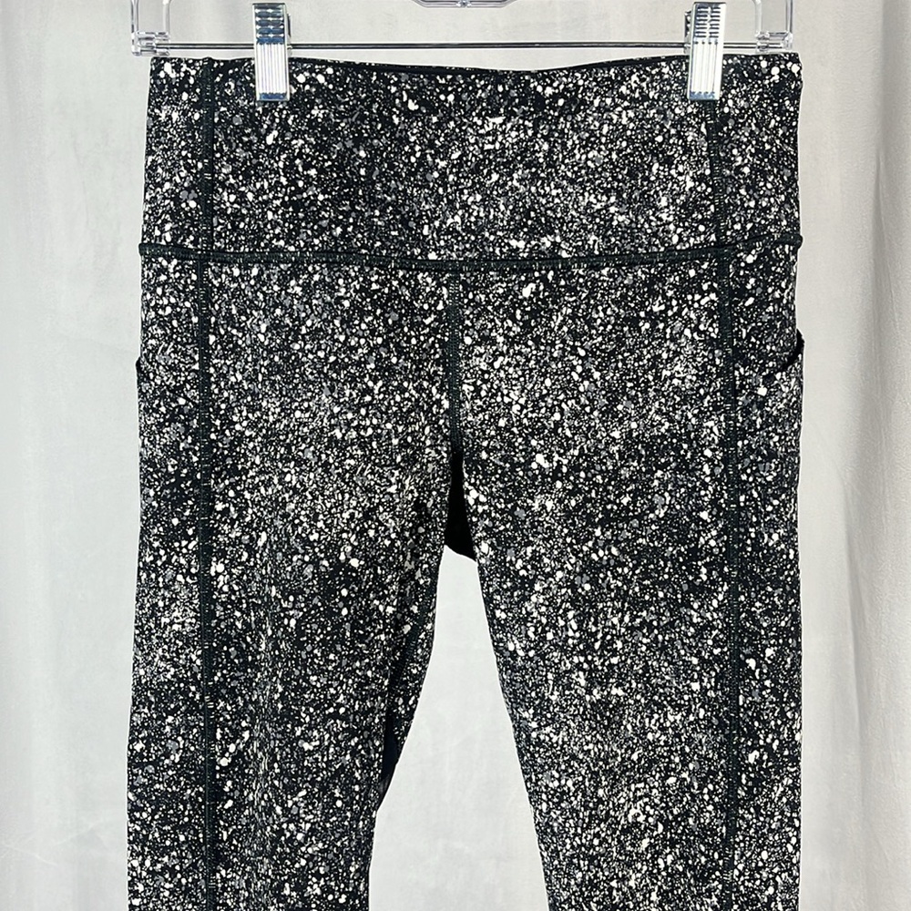 Lululemon Pace Rival Crop (Marathon) in Splatter White Black / Black. - Picture 6 of 12